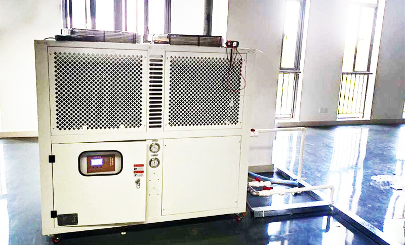 模具、吹塑、行業(yè)冷卻用箱體式冷水機